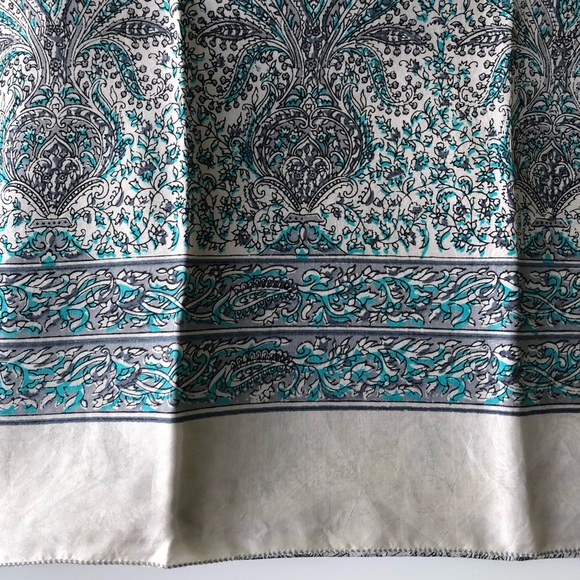 Beautiful Vintage blue&white silk scarf - Picture 11 of 11